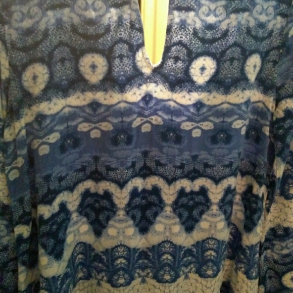 Forever 21 Small Blue Unique Print Shirt/Tunic - Picture 3 of 7